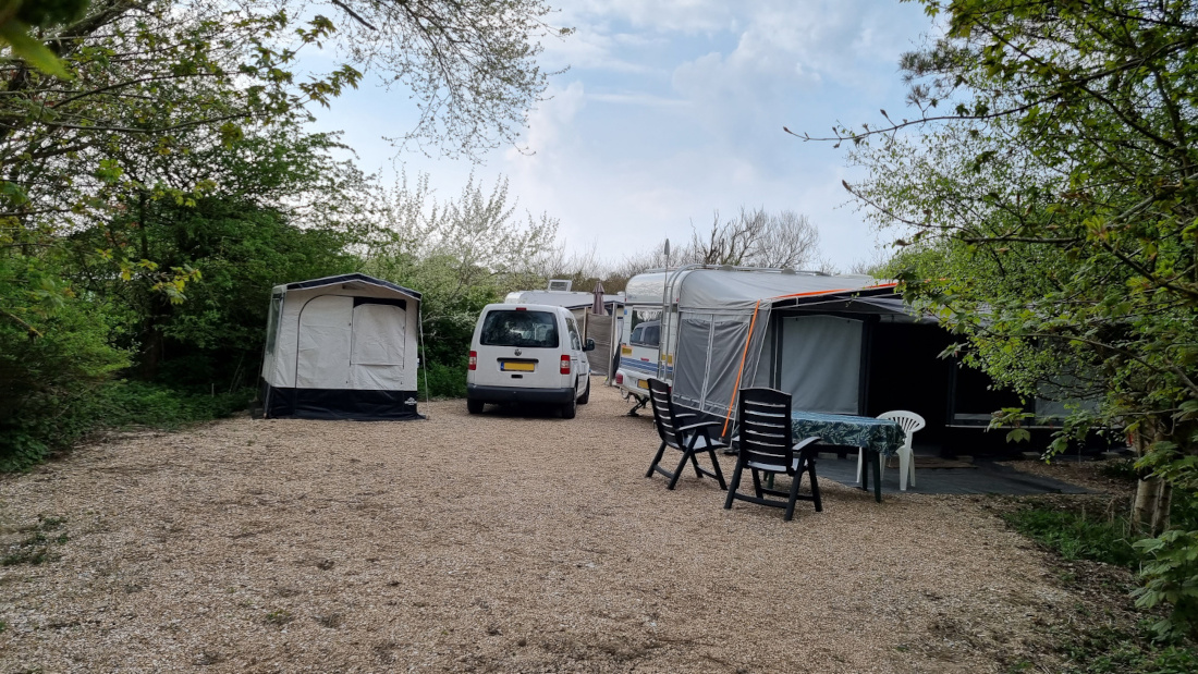 Viel Platz und Platz zum Parken des Autos